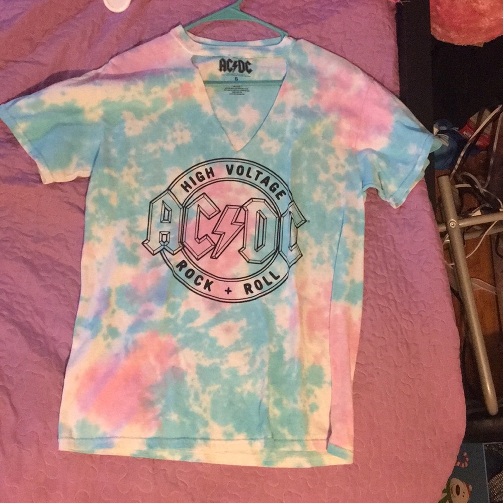 Cute cut out v top